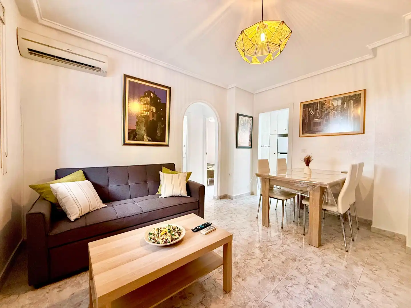 Sala de estar de Casa o chalet de alquiler en Torrevieja con Aire acondicionado, Terraza y Piscina