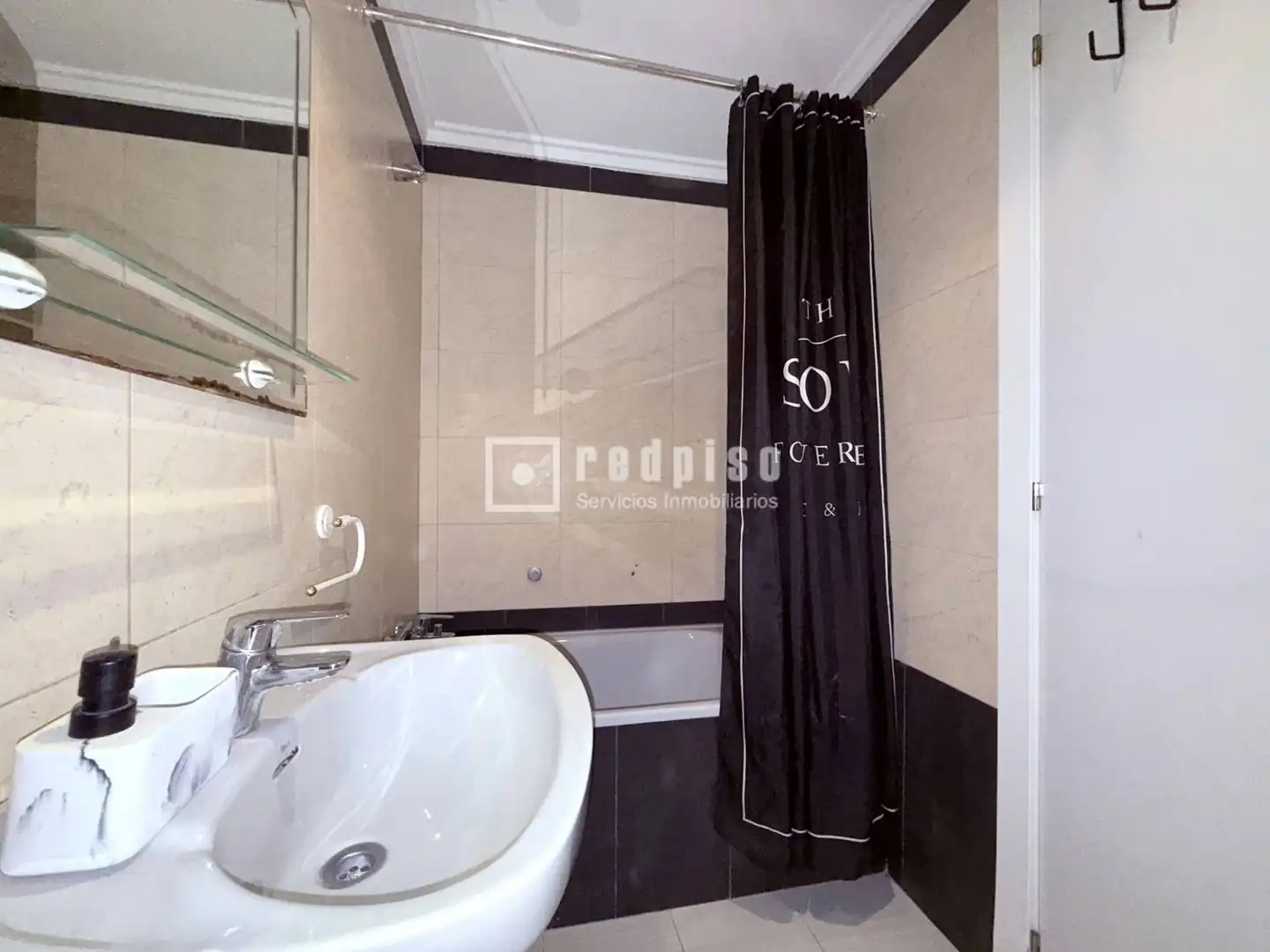 Bathroom of Flat for sale in Valencia  with Air Conditioner and Terrace