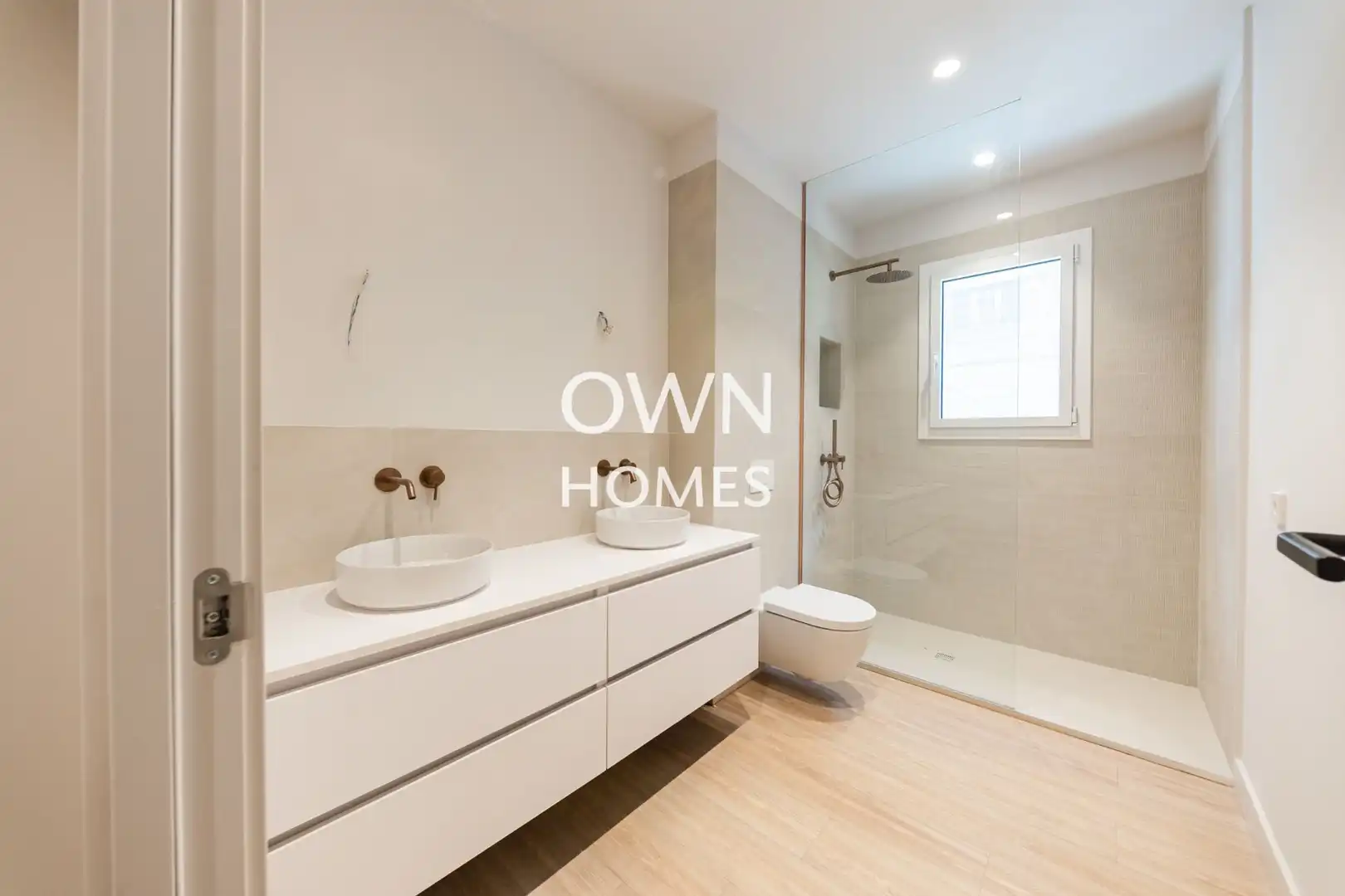 Bathroom of Flat for sale in Barcelona  with Air Conditioner, Heating and Private garden