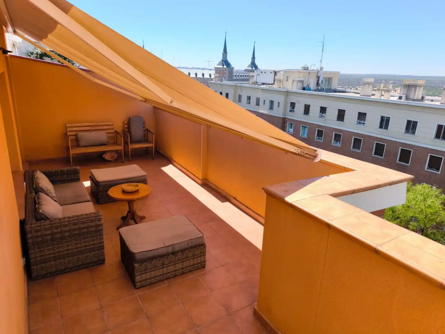 Terrasse von Dachboden zur Miete in  Madrid Capital mit Klimaanlage, Terrasse und Balkon