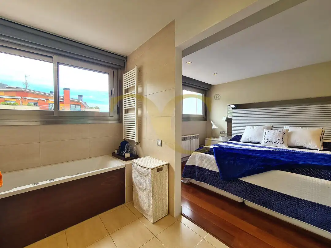 Schlafzimmer von Maisonette zum Verkauf in Oviedo  mit Heizung, Privatgarten und Terrasse