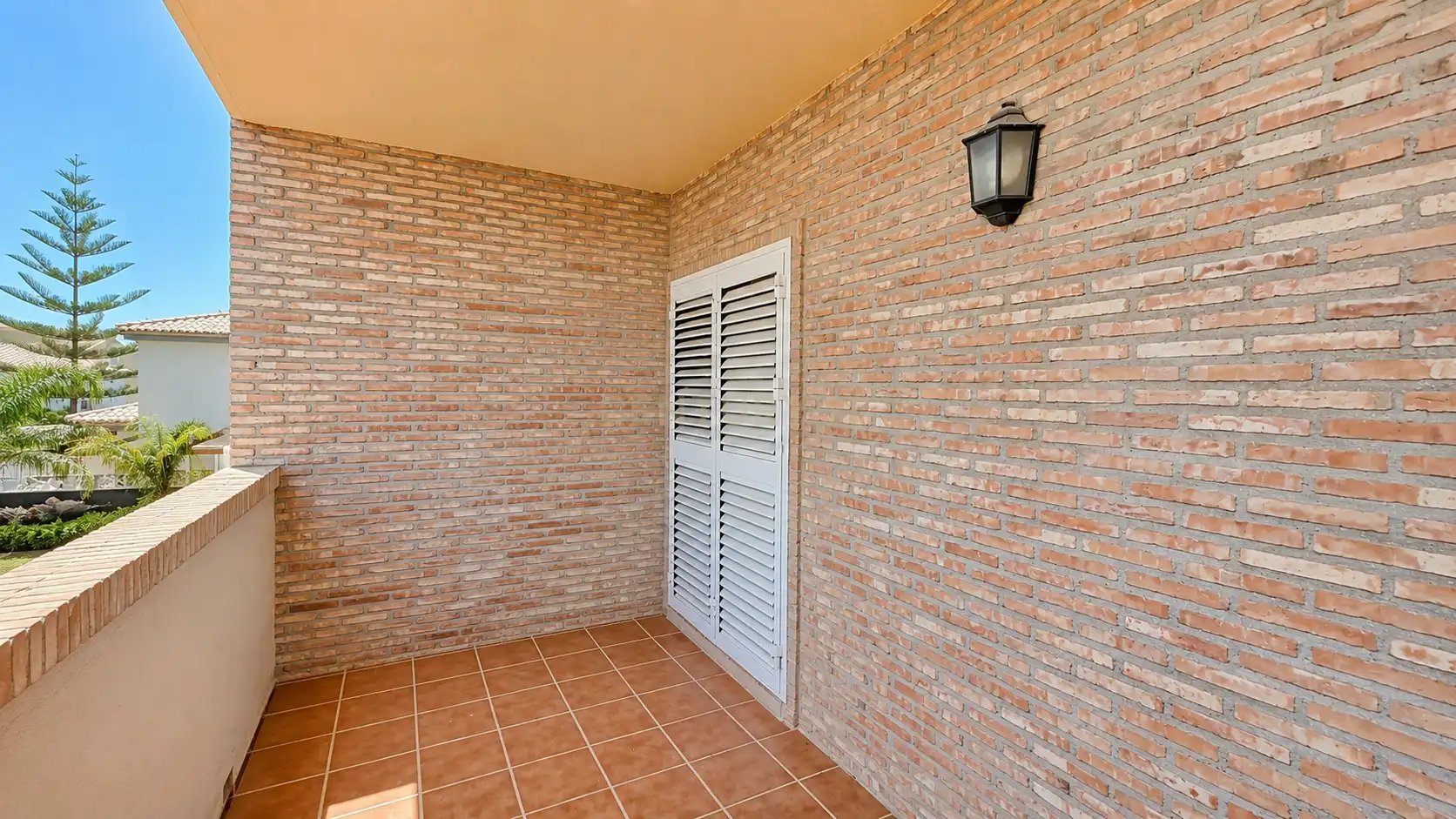 Terrassa de Casa o xalet en venda en Paterna amb Aire condicionat, Jardí privat i Piscina
