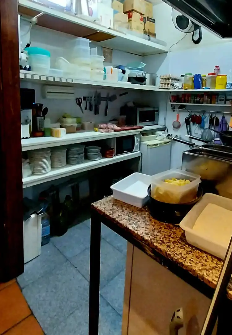 Cuina de Local en venda en Roquetas de Mar amb Aire condicionat, Terrassa i Moblat