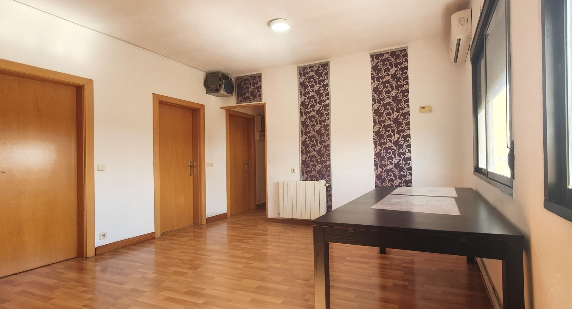 Flat for sale in Sabadell  with Air Conditioner