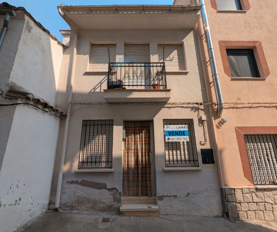 Vista exterior de Casa adosada en venda en Peraleda de la Mata amb Terrassa