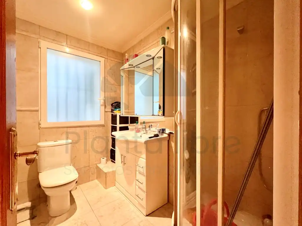 Bathroom of Flat for sale in  Logroño  with Air Conditioner, Heating and Terrace