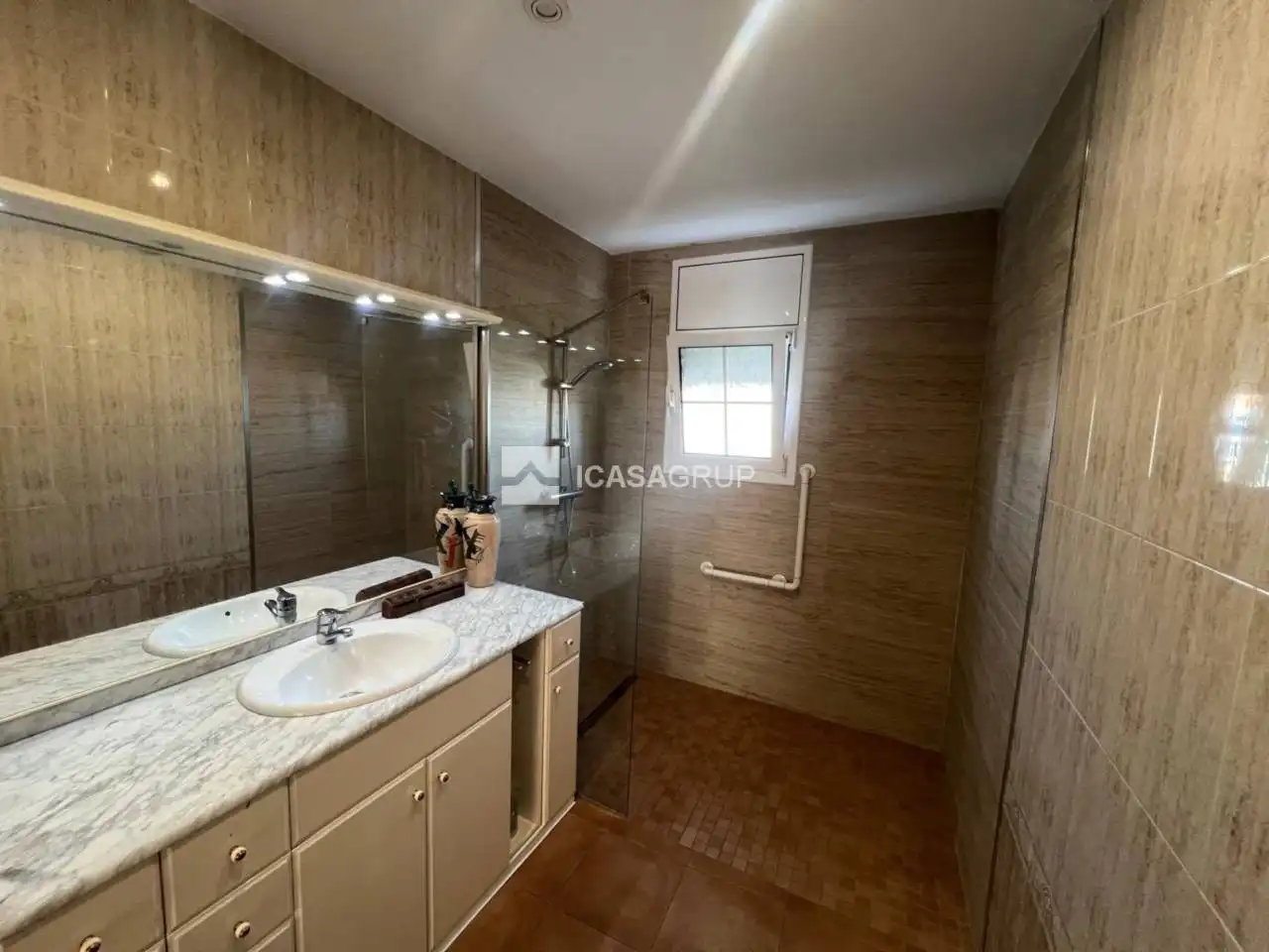 Bathroom of Attic for sale in Rubí  with Air Conditioner, Heating and Private garden