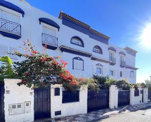 Exterior view of Single-family semi-detached for sale in Marbella  with Air Conditioner, Terrace and Swimming Pool