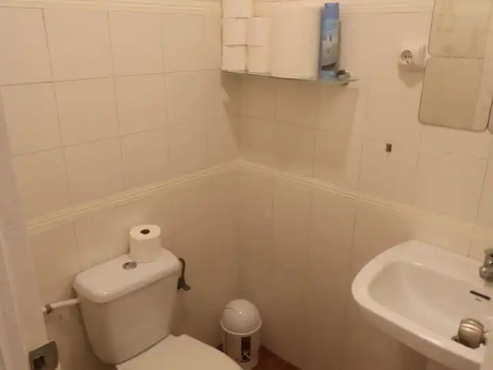 Badezimmer von Büro zur Miete in Parets del Vallès mit Klimaanlage, Heizung und Möbliert
