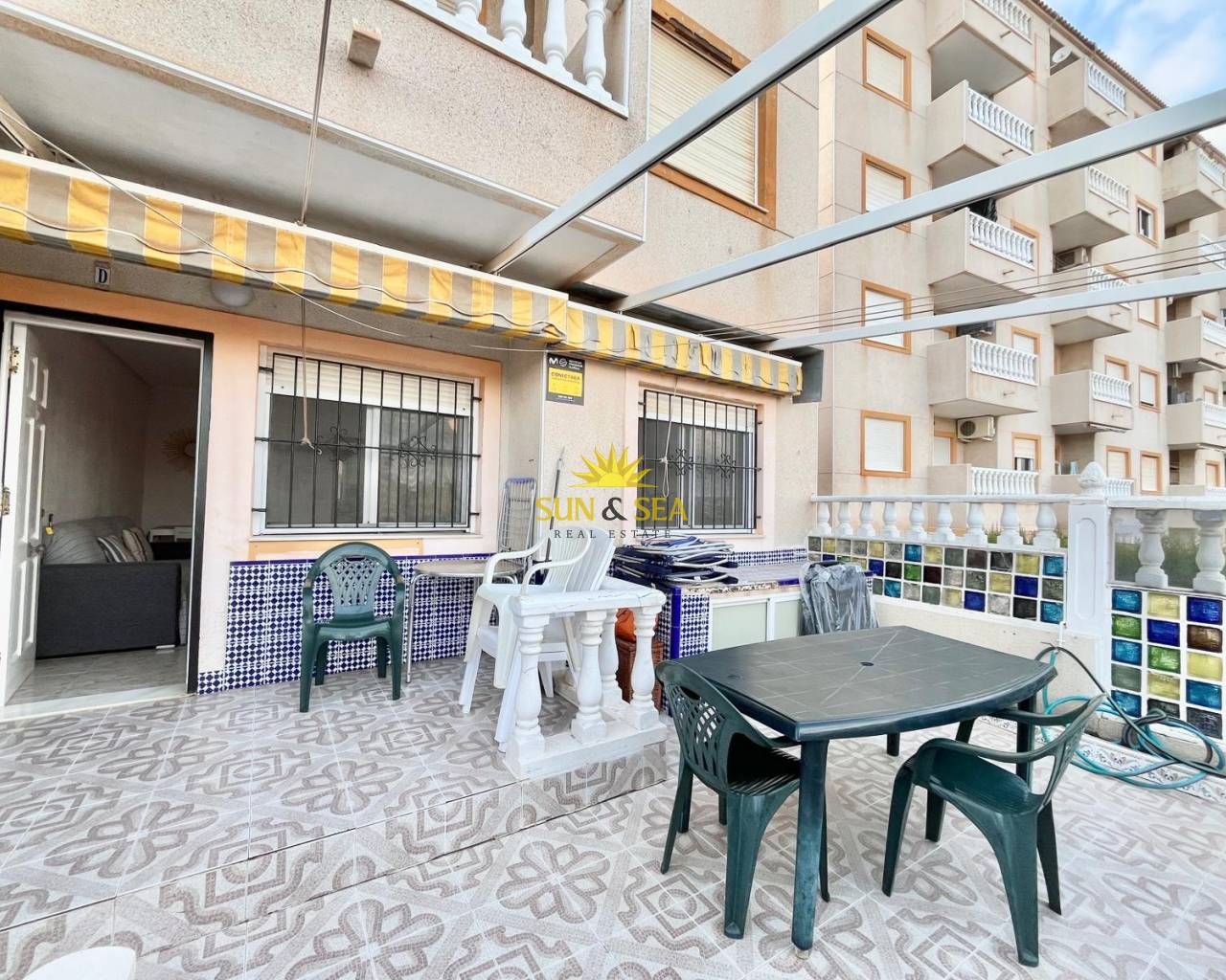 Terrassa de Planta baixa de lloguer en Torrevieja amb Calefacció, Piscina i Moblat