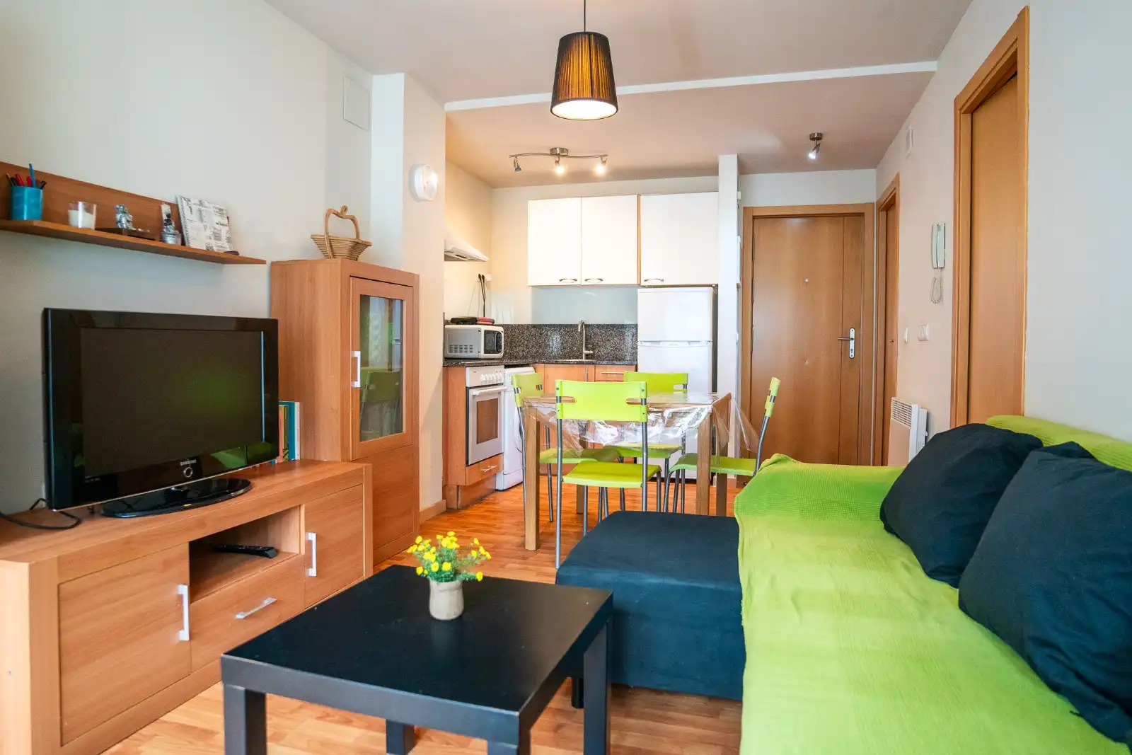 Sala de estar de Apartamento en venta en Val de San Vicente  con Calefacción, Parquet y Amueblado