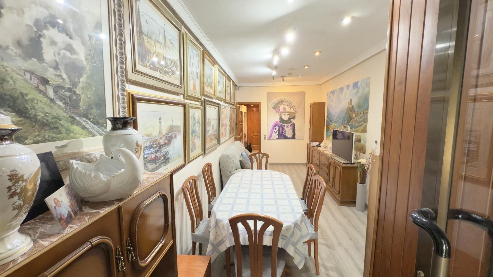 Flat for sale in El Camp de l'Arpa del Clot