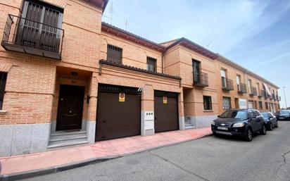 Vista exterior de Casa adosada en venda en Torrijos amb Aire condicionat