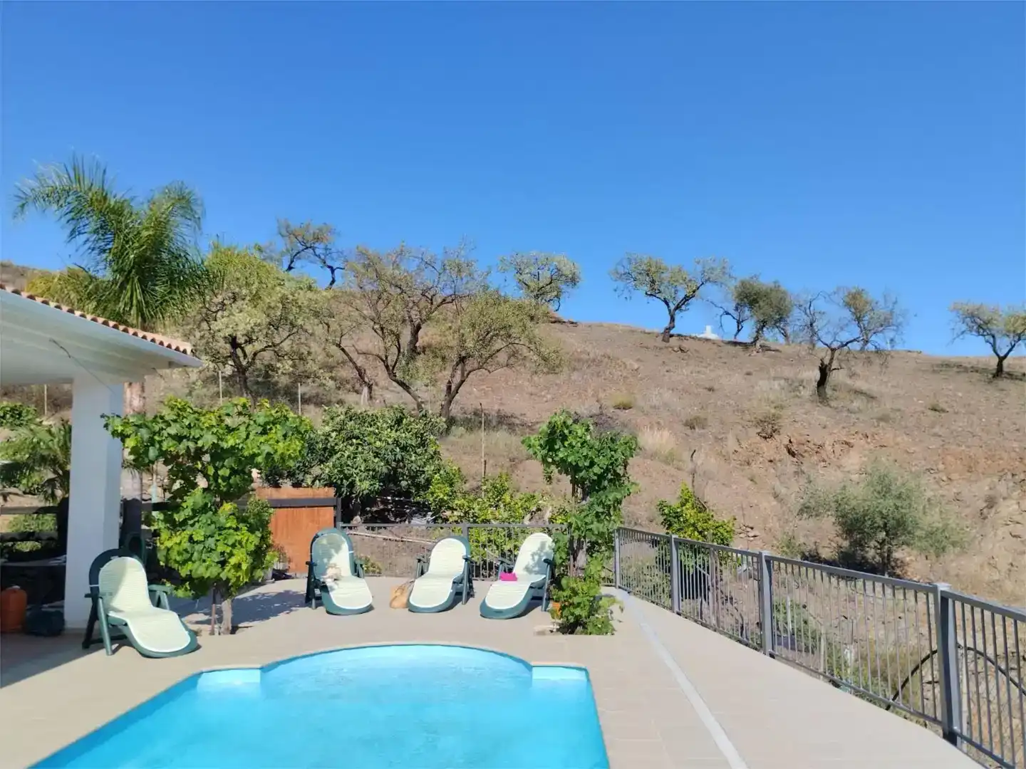Terraza de Casa o chalet de alquiler en Arenas con Aire acondicionado, Jardín privado y Piscina