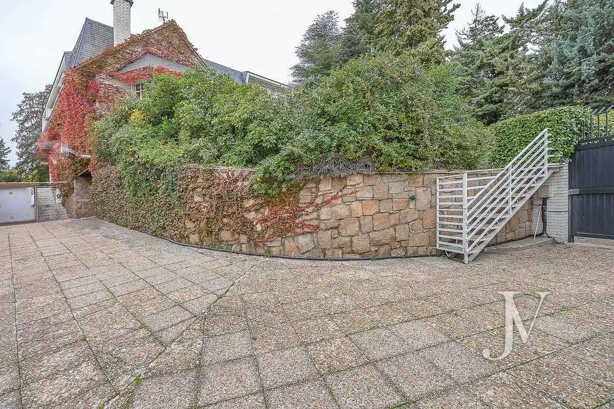Vista exterior de Casa o xalet en venda en Madrid amb Aire condicionat, Calefacció i Jardí privat