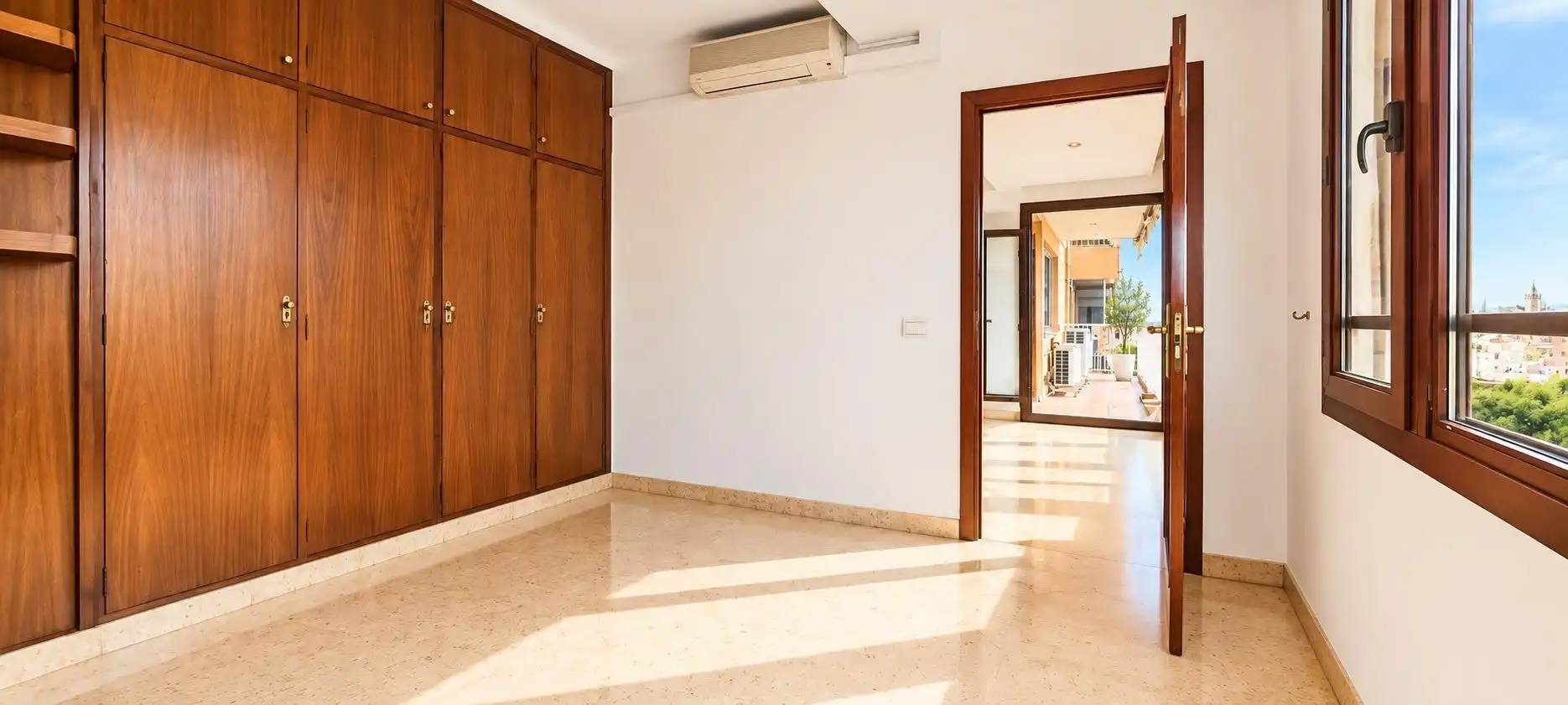 Flat for sale in Llevant