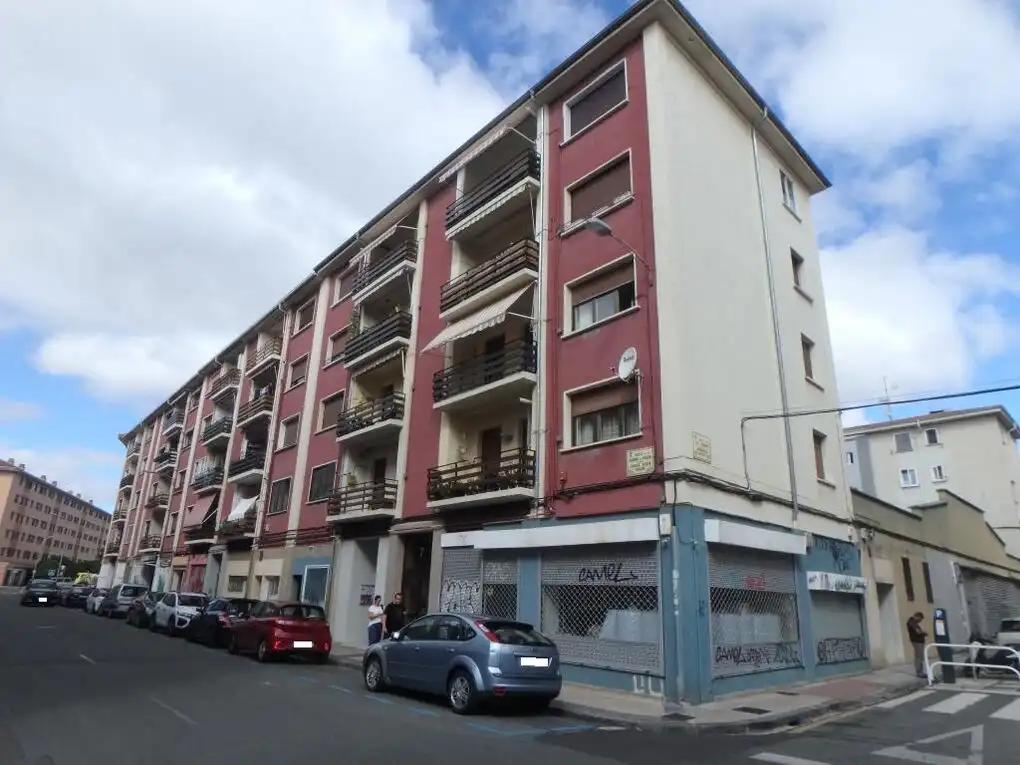 Außenansicht von Wohnung zum Verkauf in  Pamplona / Iruña mit Heizung und Terrasse