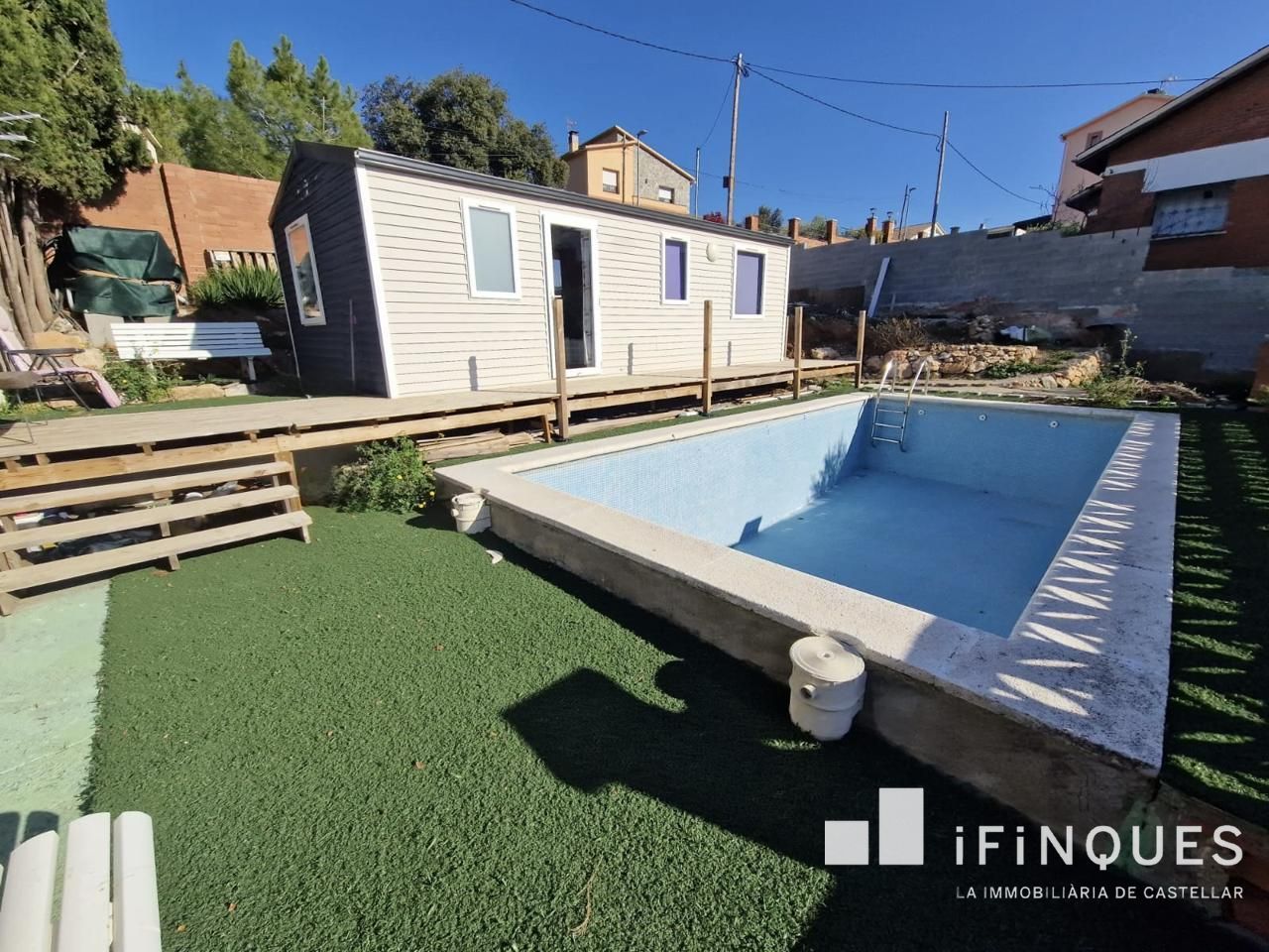 Swimming pool of Residential for sale in Castellar del Vallès