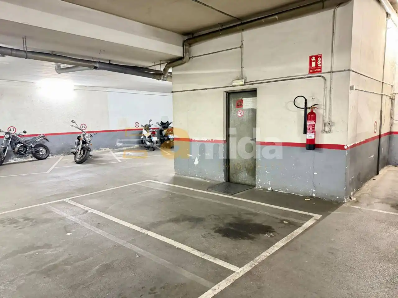 Einzelparkplatz zum Verkauf in Centre - Sant Oleguer, imagen 9