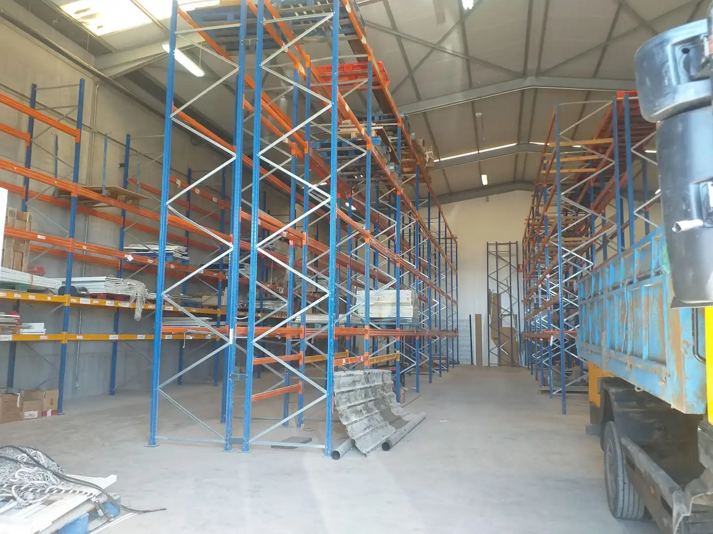 Industrial buildings for rent in Arona