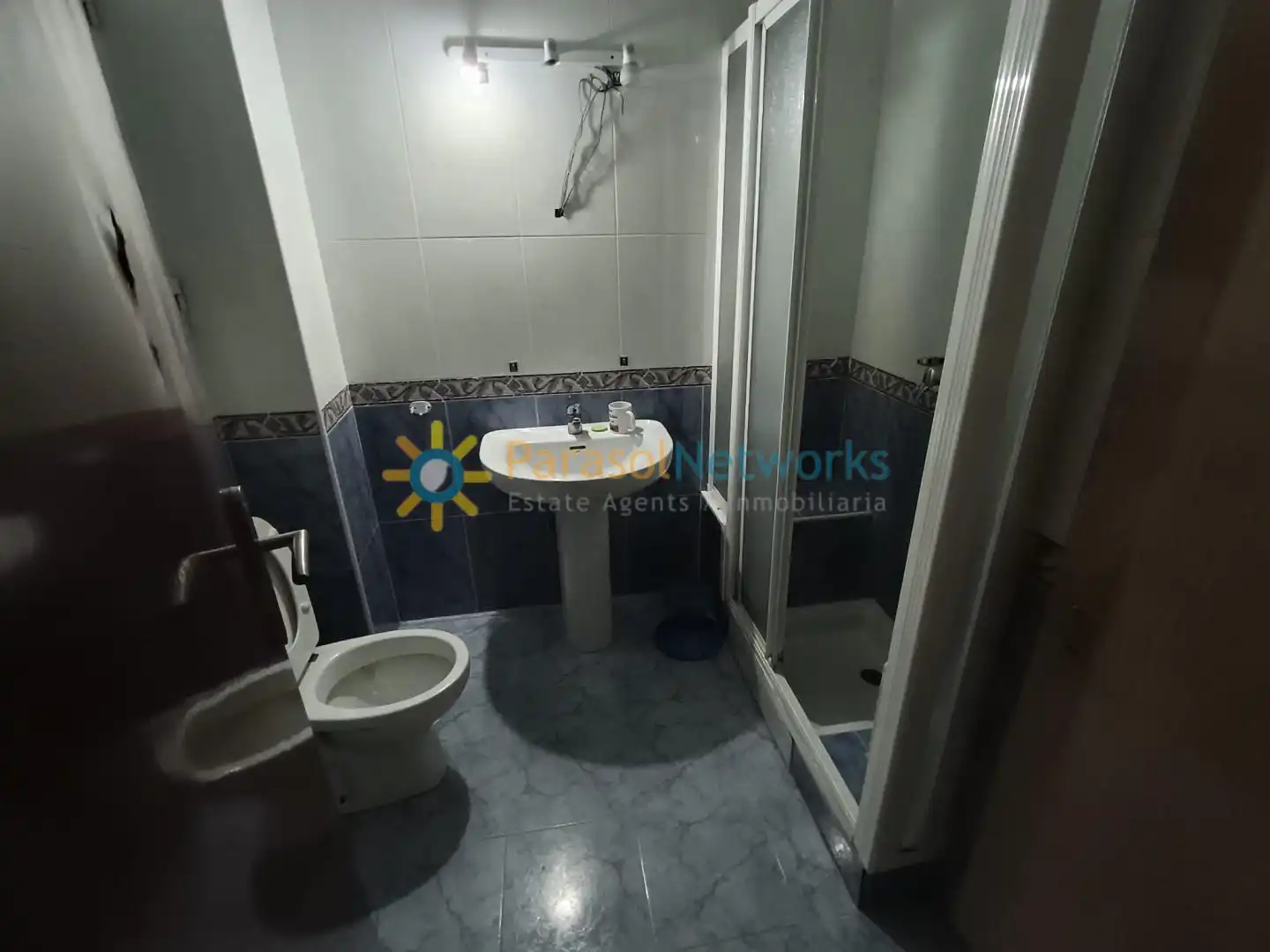 Badezimmer von Wohnung zum Verkauf in Oliva mit Ofen