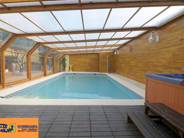Casa con piscina en venta en Valdepeñas