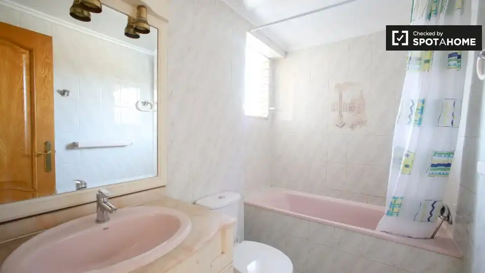 Room in Albors