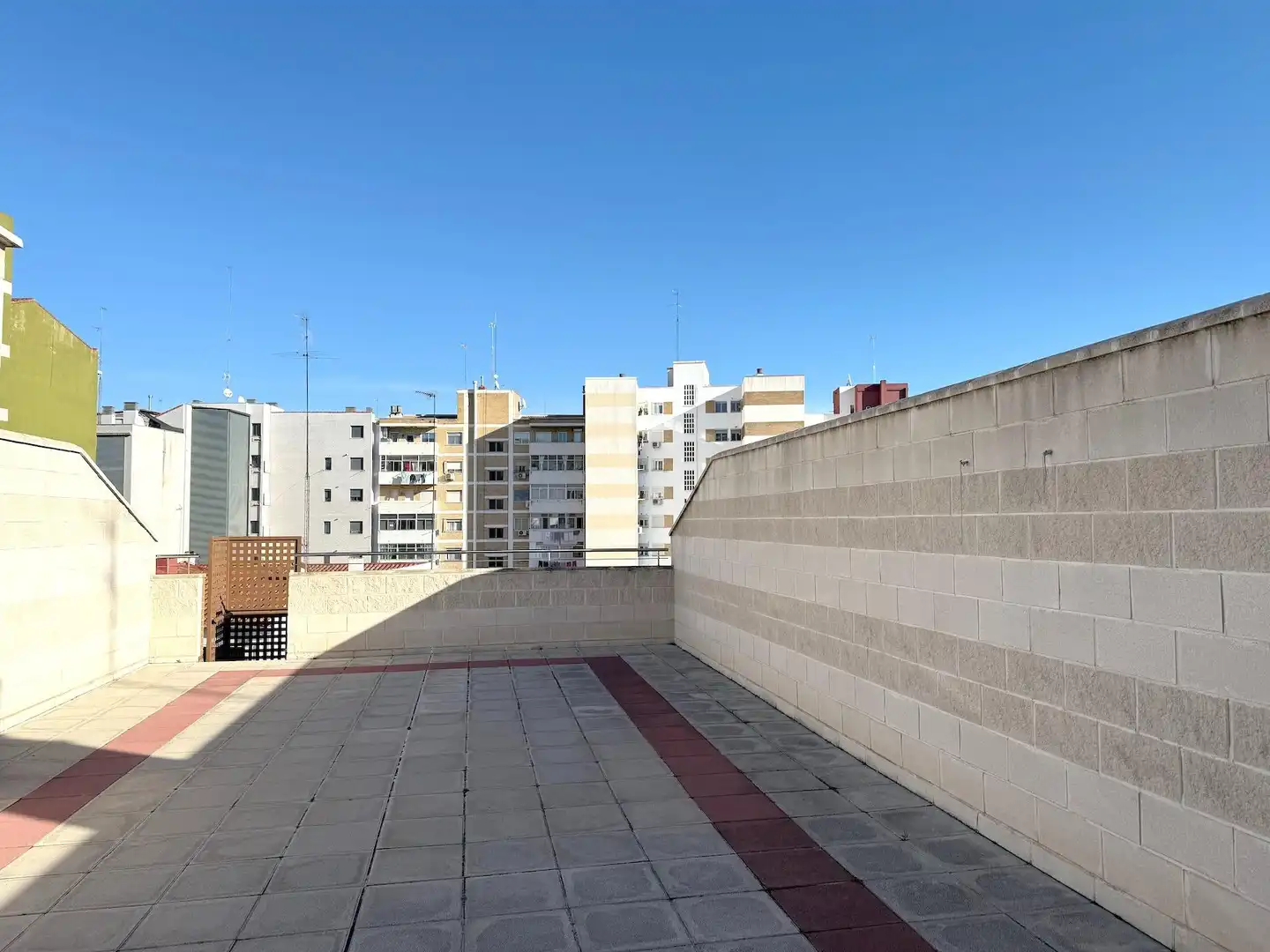 Terrasse von Dachboden zum Verkauf in Zaragoza mit Heizung, Parkett und Terrasse