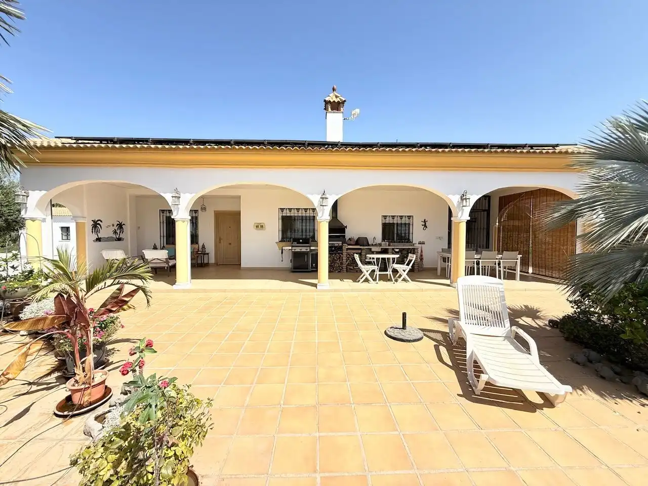 Vista exterior de Casa o chalet en venta en Vélez-Málaga con Aire acondicionado, Calefacción y Jardín privado