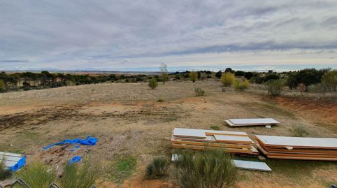 Parcela rústica 3857m² muy llana, junto carretera, vallada, pozo, proyecto agropecuario nave 70m²