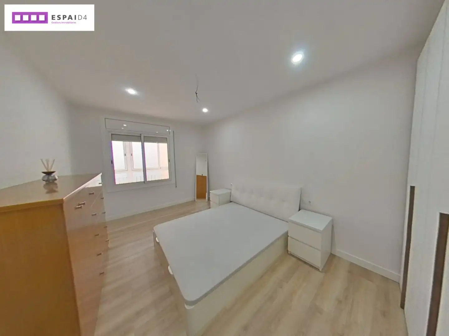 Dormitori de Pis en venda en Ripollet amb Aire condicionat, Parquet i Moblat