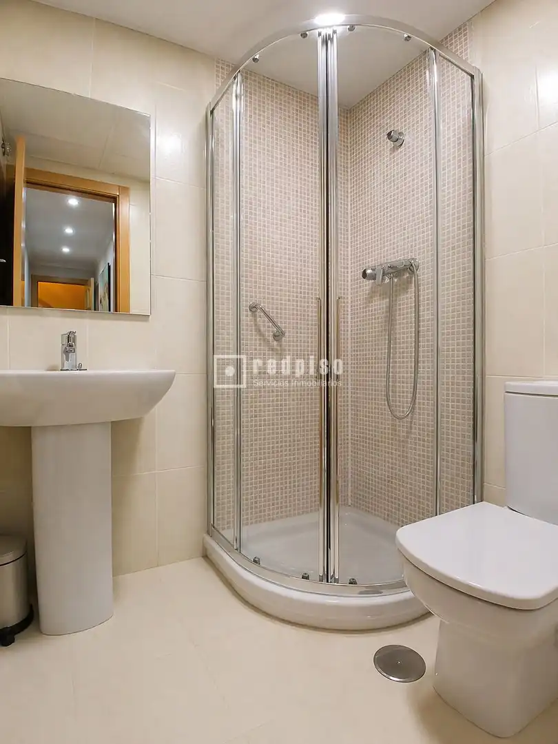 Baño de Piso en venta en Torremolinos con Aire acondicionado, Calefacción y Piscina
