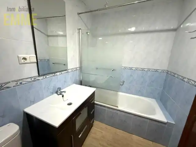 Baño de Piso en venta en Ronda con Amueblado