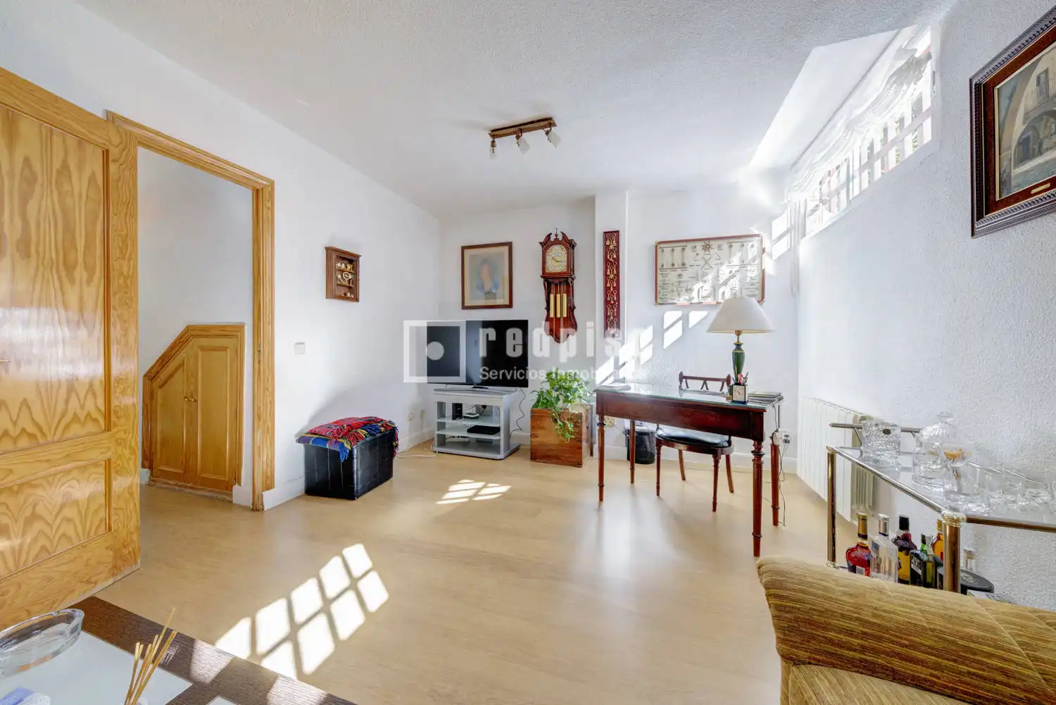 Living room of Houses for sale in Pozuelo de Alarcón  with Air Conditioner, Heating and Parquet flooring