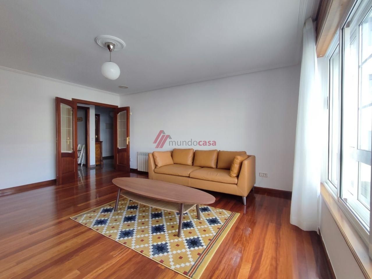 Sala d'estar de Pis de lloguer en Ferrol amb Calefacció, Parquet i Terrassa