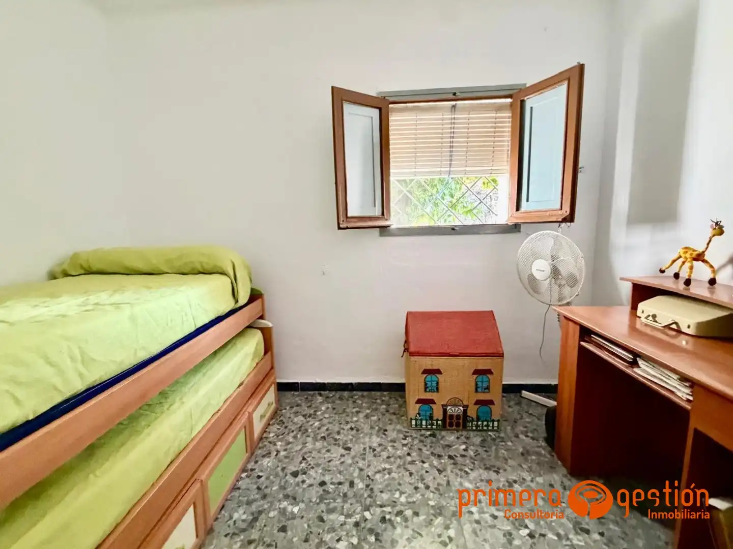 Habitación de Casa o chalet en venta en Lora del Río con Trastero y Amueblado