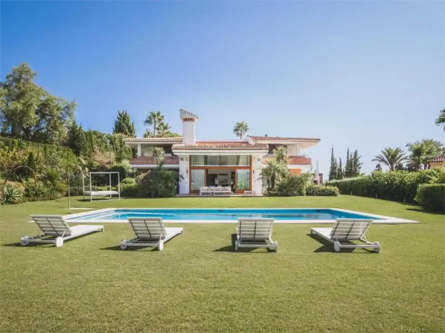 Jardí de Casa o xalet en venda en Marbella amb Aire condicionat, Piscina i Balcó