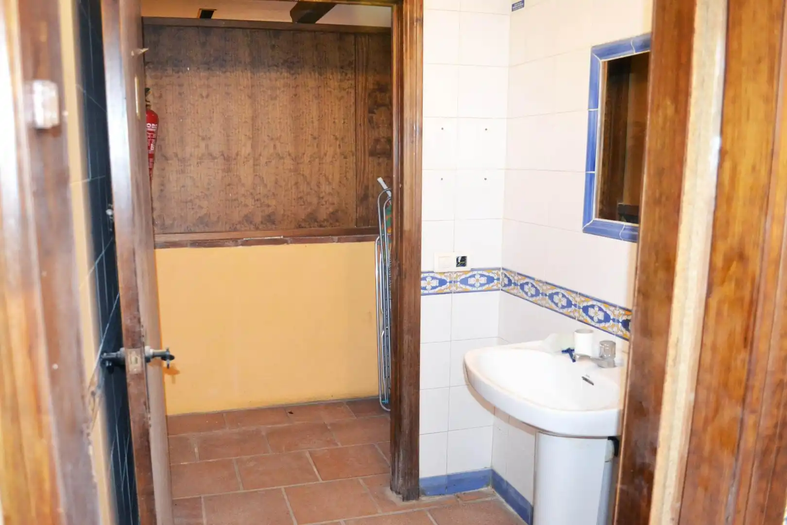 Baño de Local de alquiler en Algeciras con Aire acondicionado y Amueblado