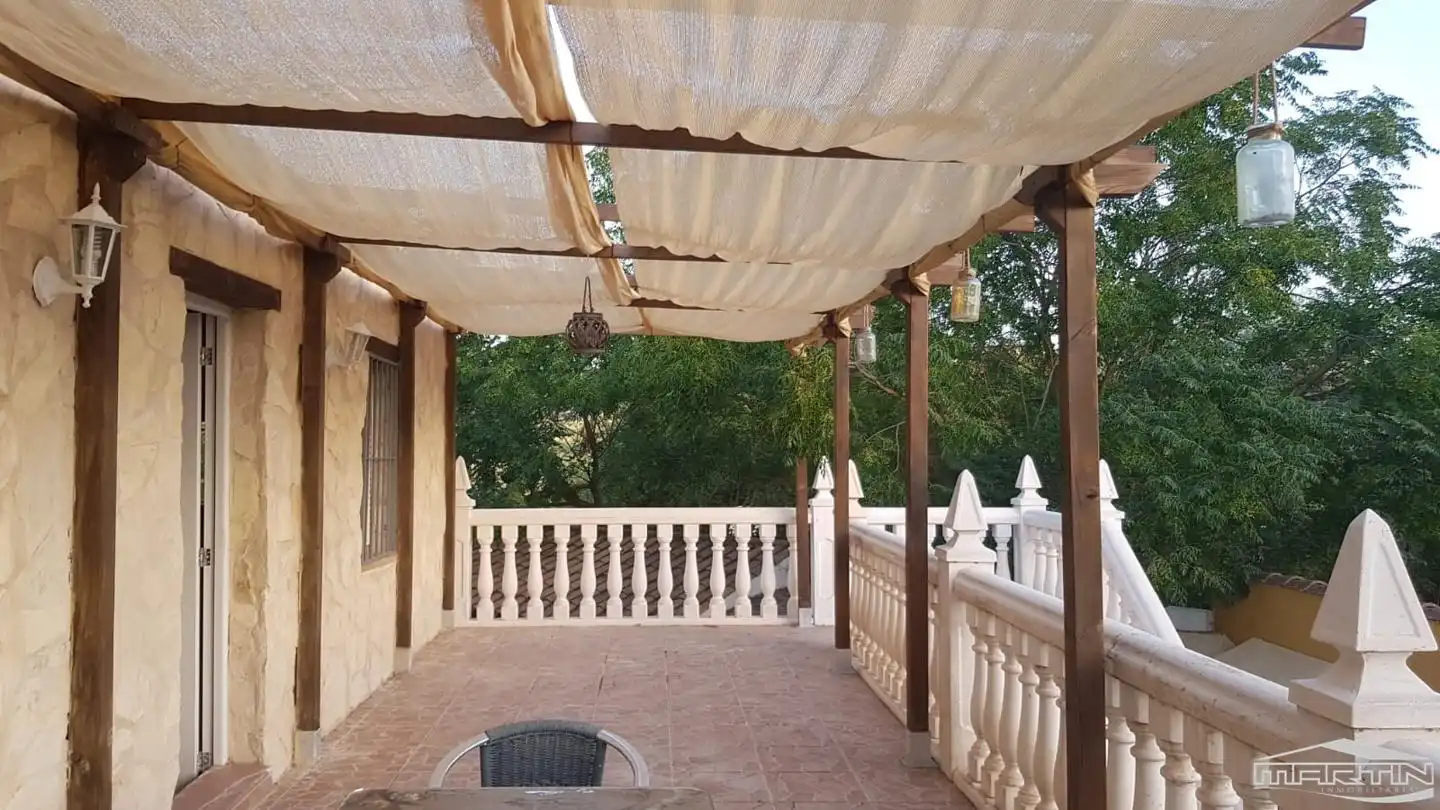 Terrassa de Casa o xalet en venda en Cabra amb Terrassa, Traster i Piscina