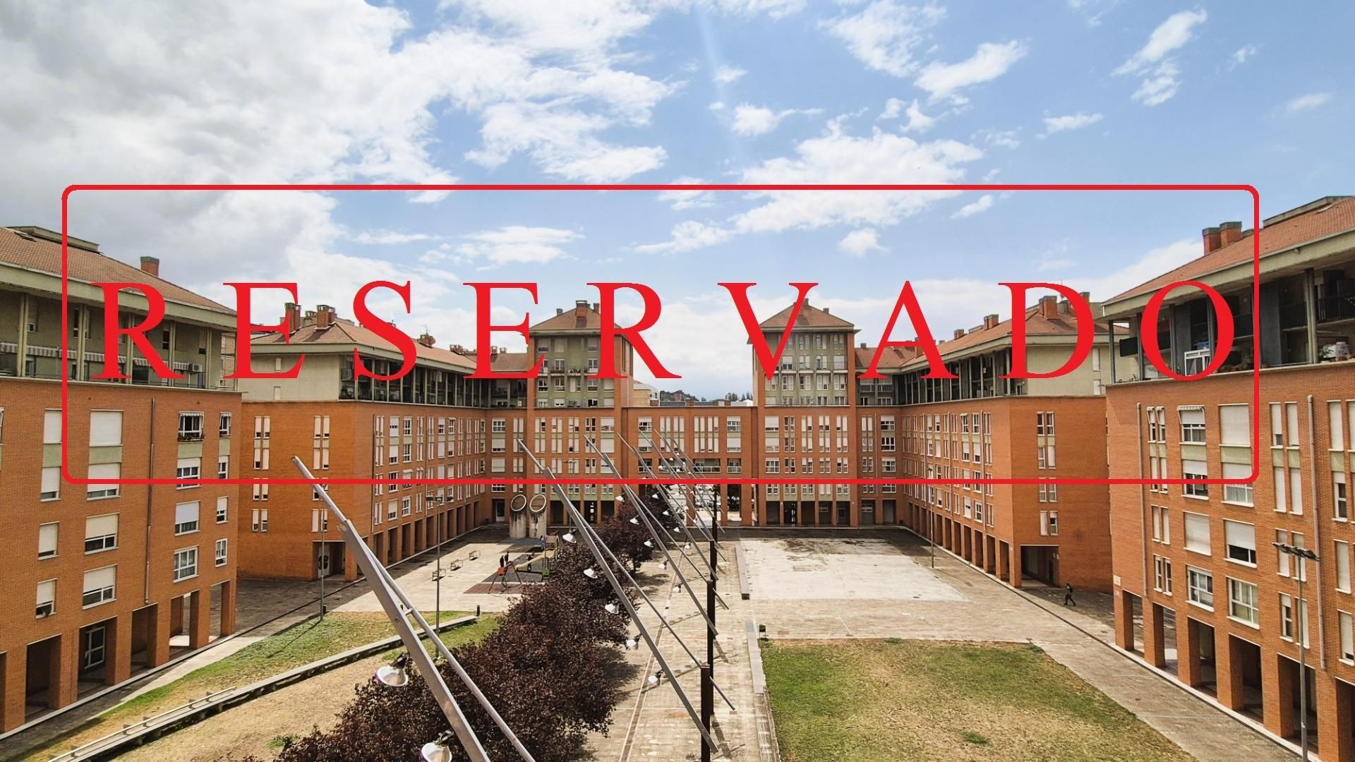 Vista exterior de Pis en venda en  Pamplona / Iruña amb Calefacció, Parquet i Traster