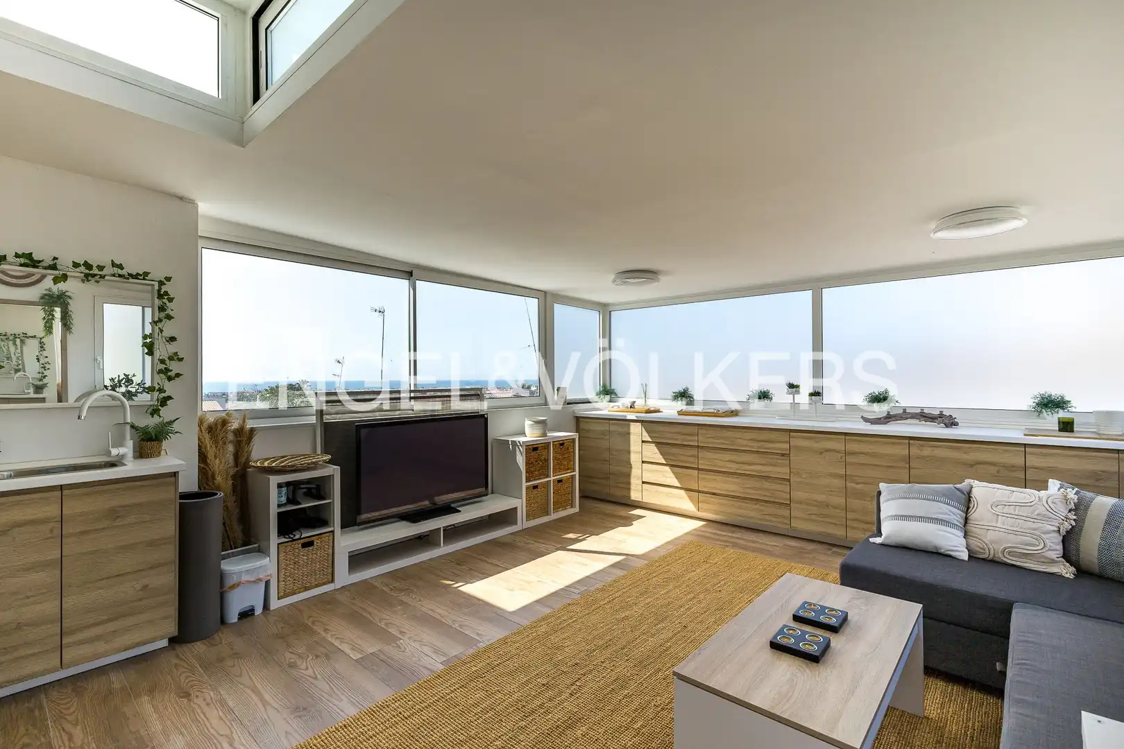Sala de estar de Casa o chalet en venta en Vilanova i la Geltrú con Aire acondicionado, Calefacción y Jardín privado