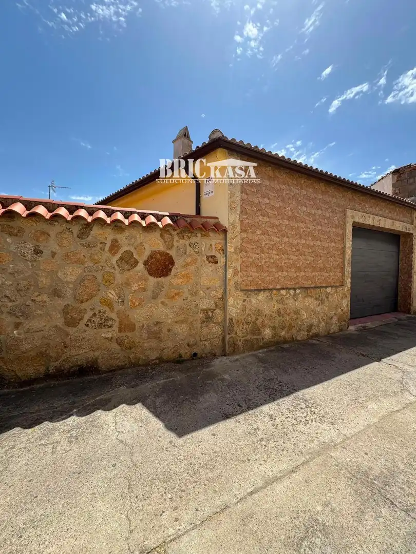 Vista exterior de Casa o chalet en venta en Torre de Santa María con Aire acondicionado, Calefacción y Trastero