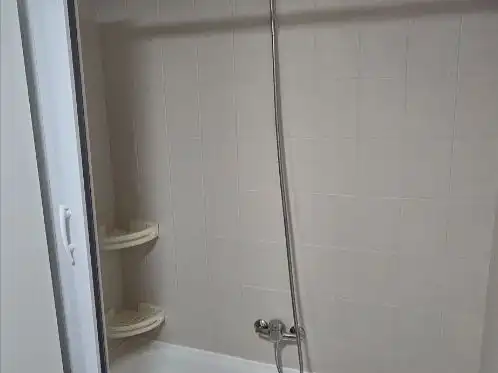 Bathroom of Study for rent in Valverde de la Virgen  with Air Conditioner, Heating and Parquet flooring