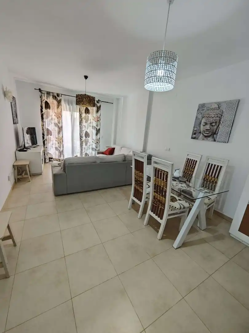 Sala de estar de Planta baja en venta en Vélez-Málaga con Terraza, Piscina y Amueblado