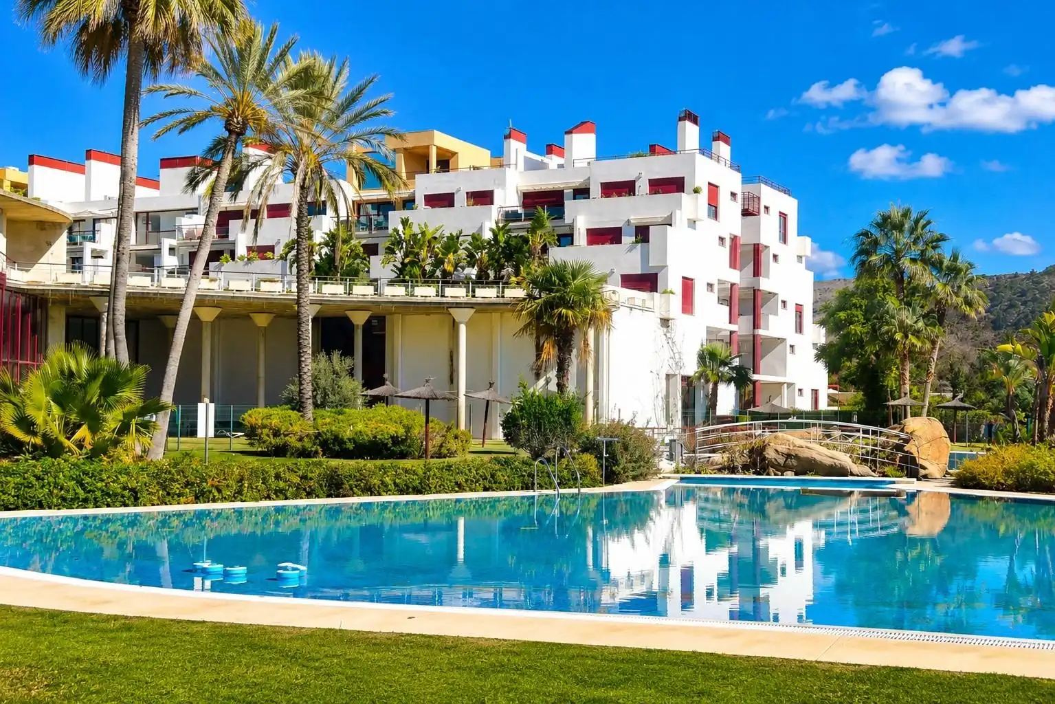 Apartamento con piscina en venta en Los Flamingos