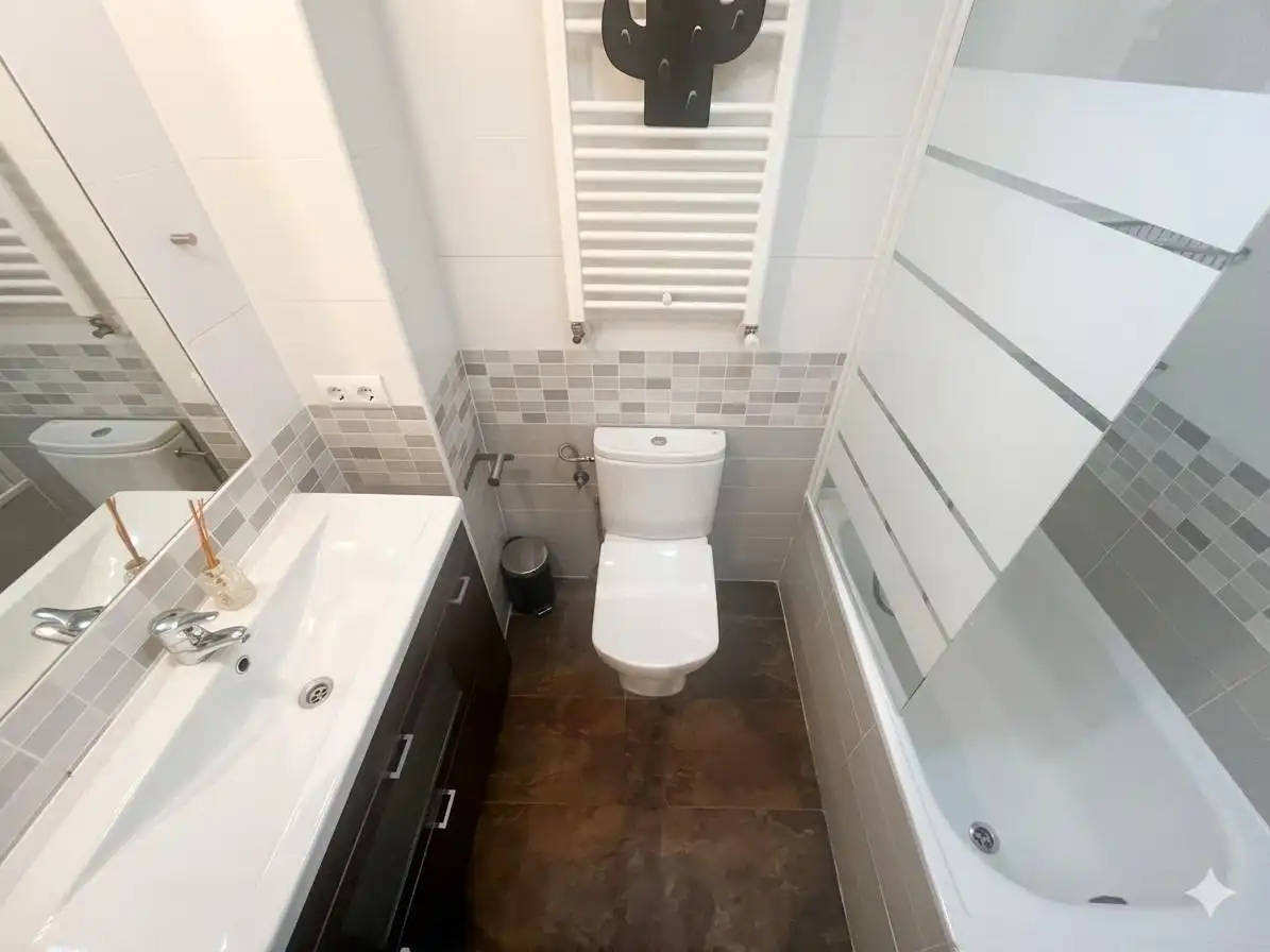 Badezimmer von Dachboden zur Miete in Madrid mit Klimaanlage, Heizung und Terrasse