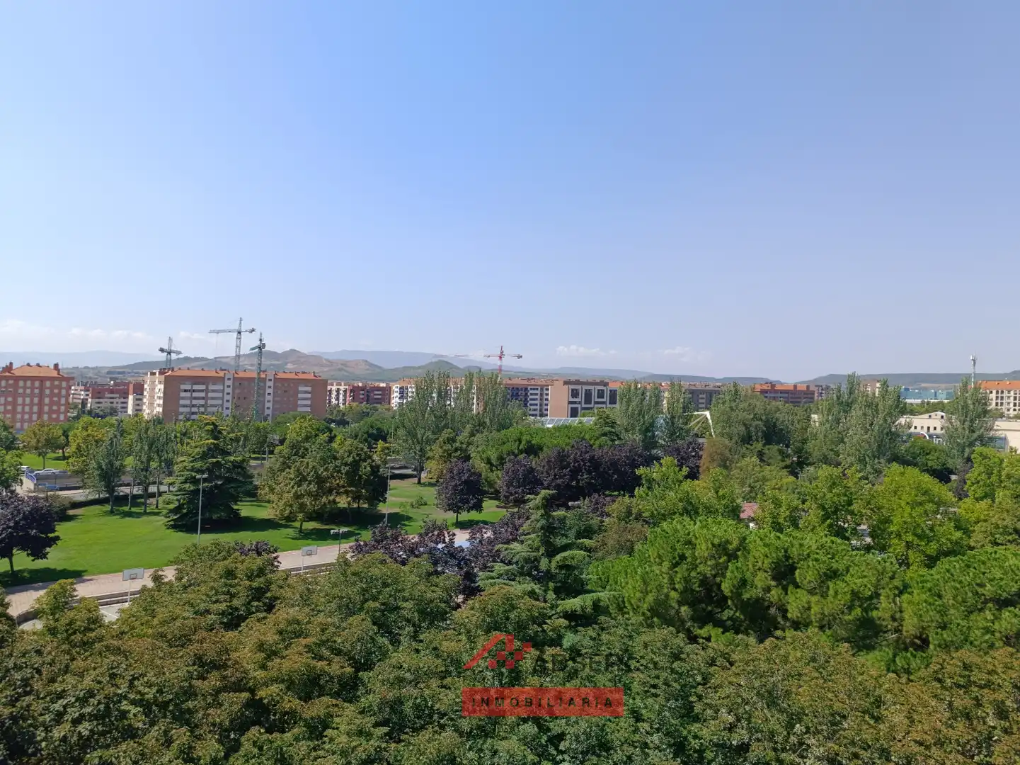 Vista exterior de Piso en venta en  Logroño con Calefacción, Parquet y Terraza
