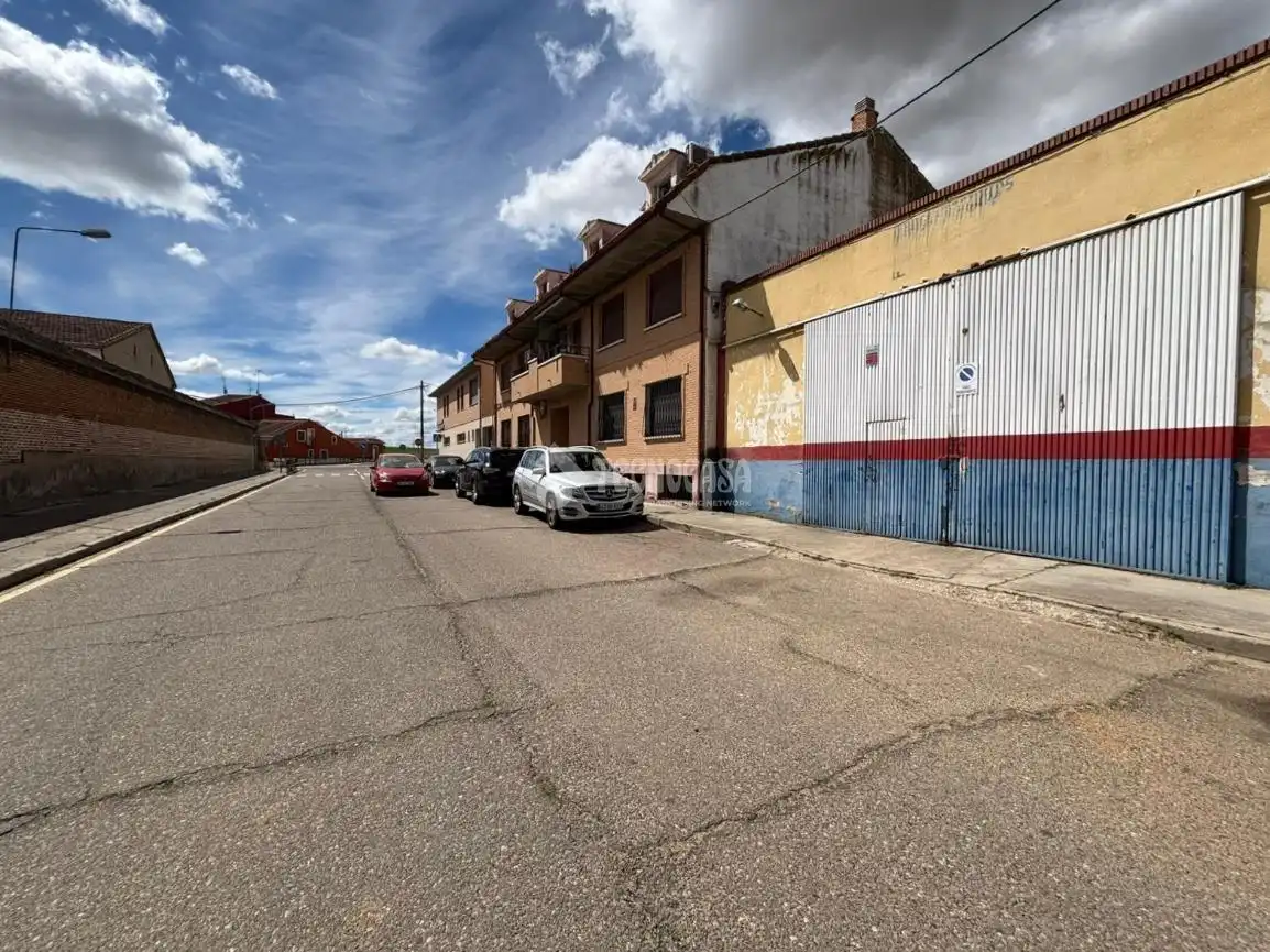 Vista exterior de Local en venta en Nava del Rey