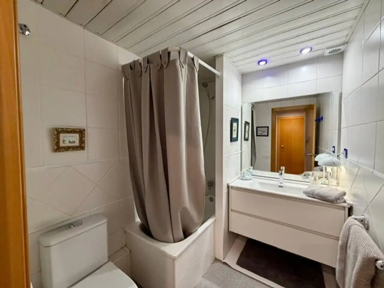 Baño de Piso de alquiler en Sabadell con Aire acondicionado, Calefacción y Parquet