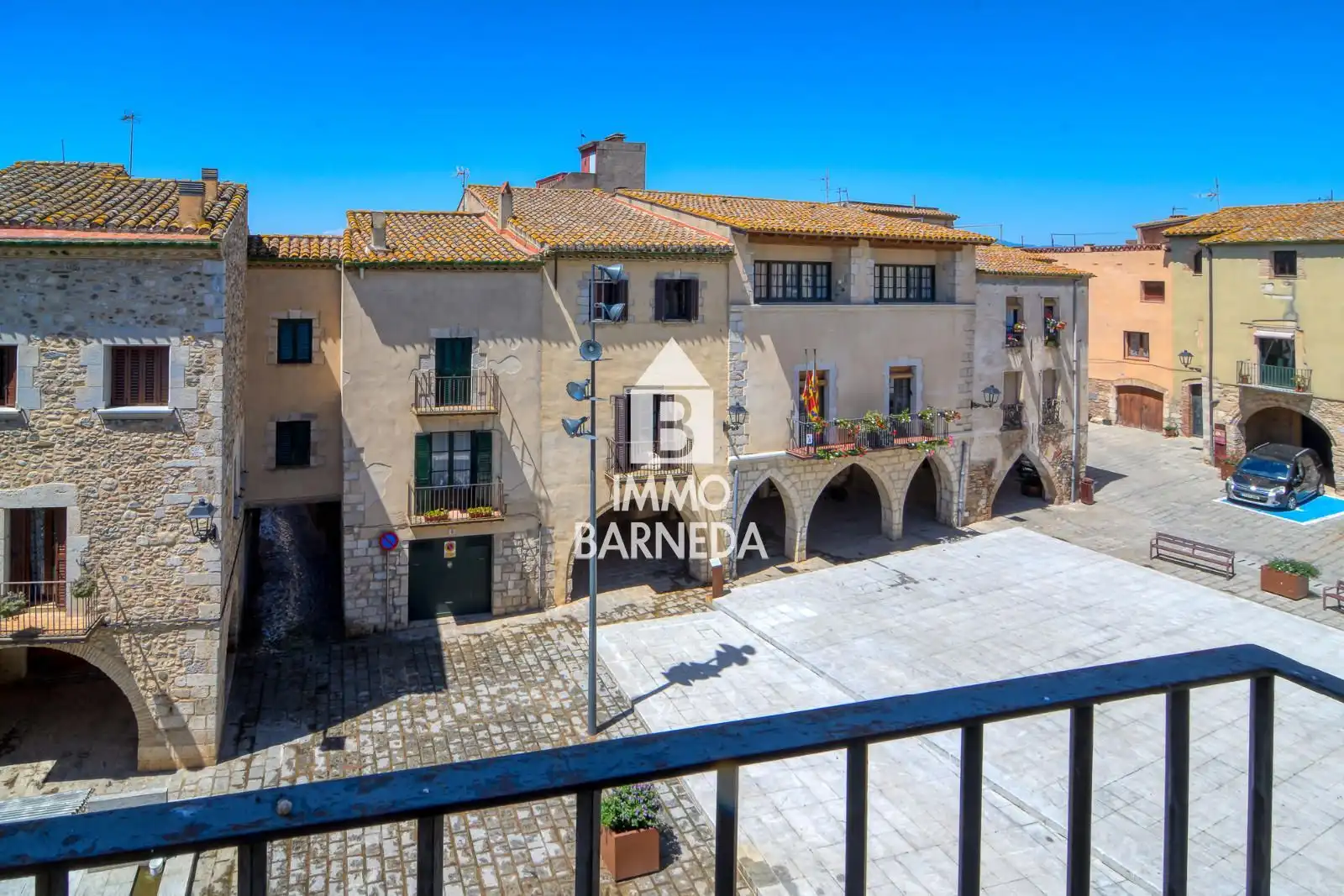 Vista exterior de Casa o xalet en venda en Peralada amb Calefacció, Terrassa i Moblat